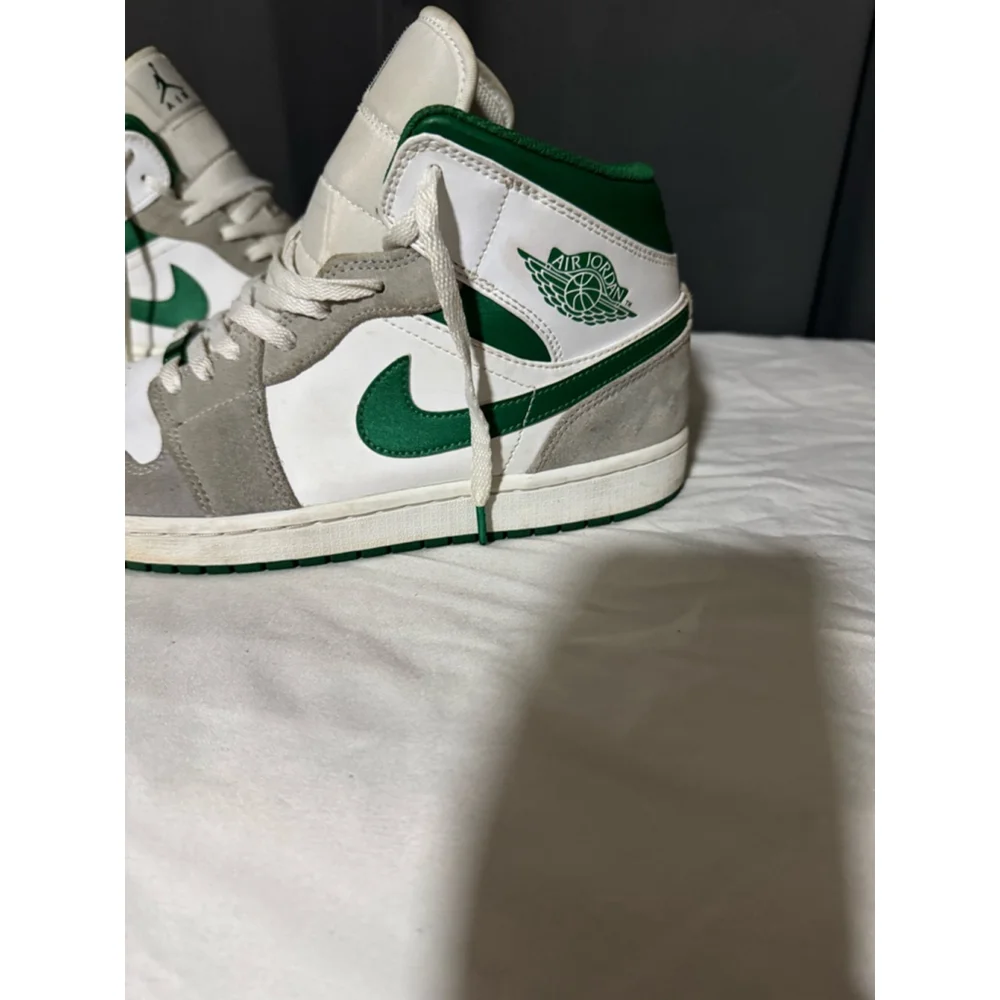 Jordan 1 Mid SE Grey Green